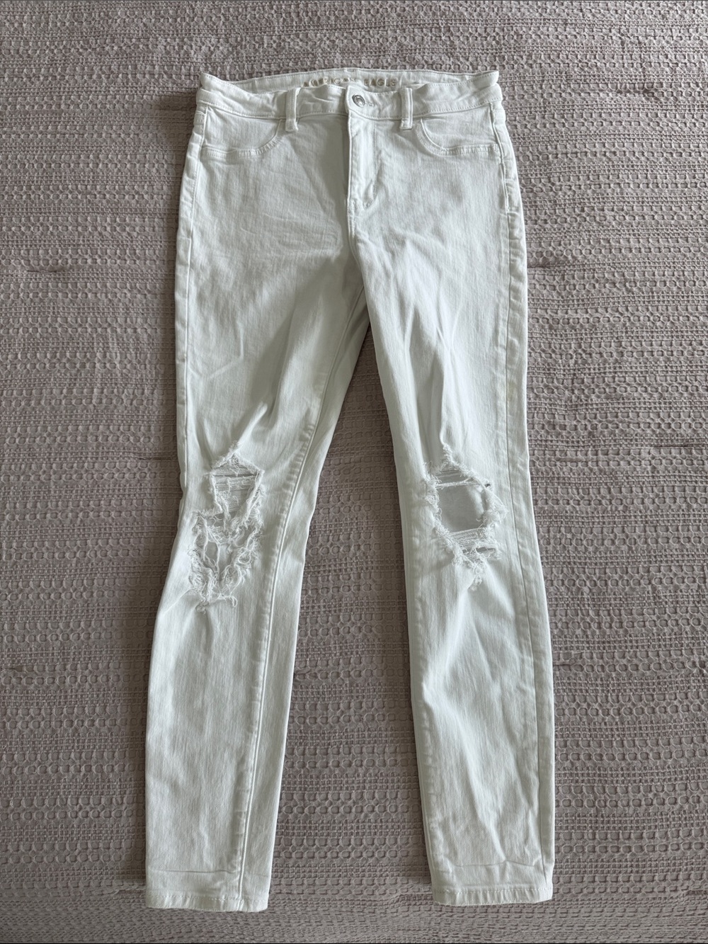 American Eagle Outfitters White Skinny Jeans with Distressed Knees